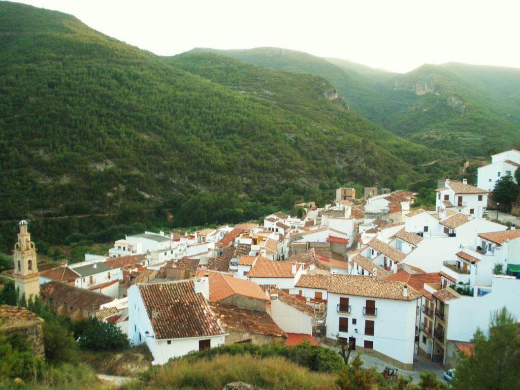 Hotel Restaurante Vinas Viejas Fuentes de Ayódar エクステリア 写真