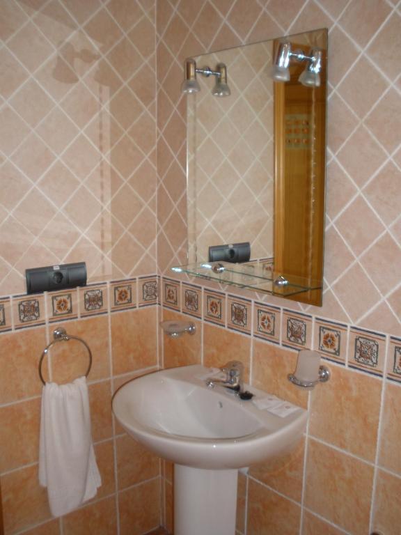 Hotel Restaurante Vinas Viejas Fuentes de Ayódar 部屋 写真