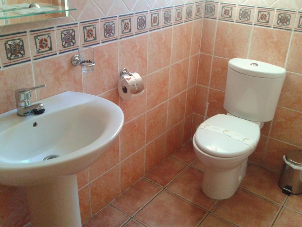 Hotel Restaurante Vinas Viejas Fuentes de Ayódar エクステリア 写真