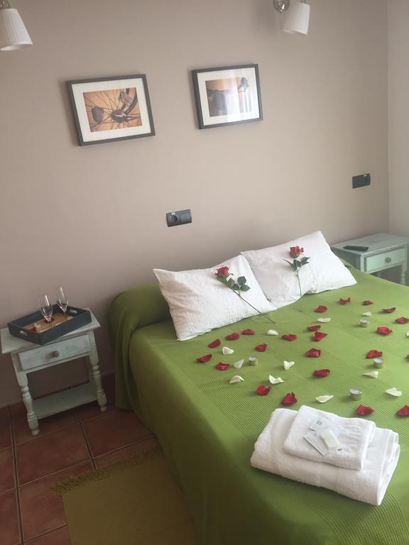 Hotel Restaurante Vinas Viejas Fuentes de Ayódar エクステリア 写真