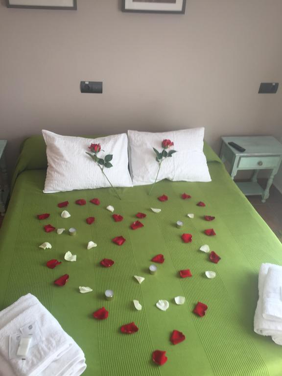 Hotel Restaurante Vinas Viejas Fuentes de Ayódar エクステリア 写真