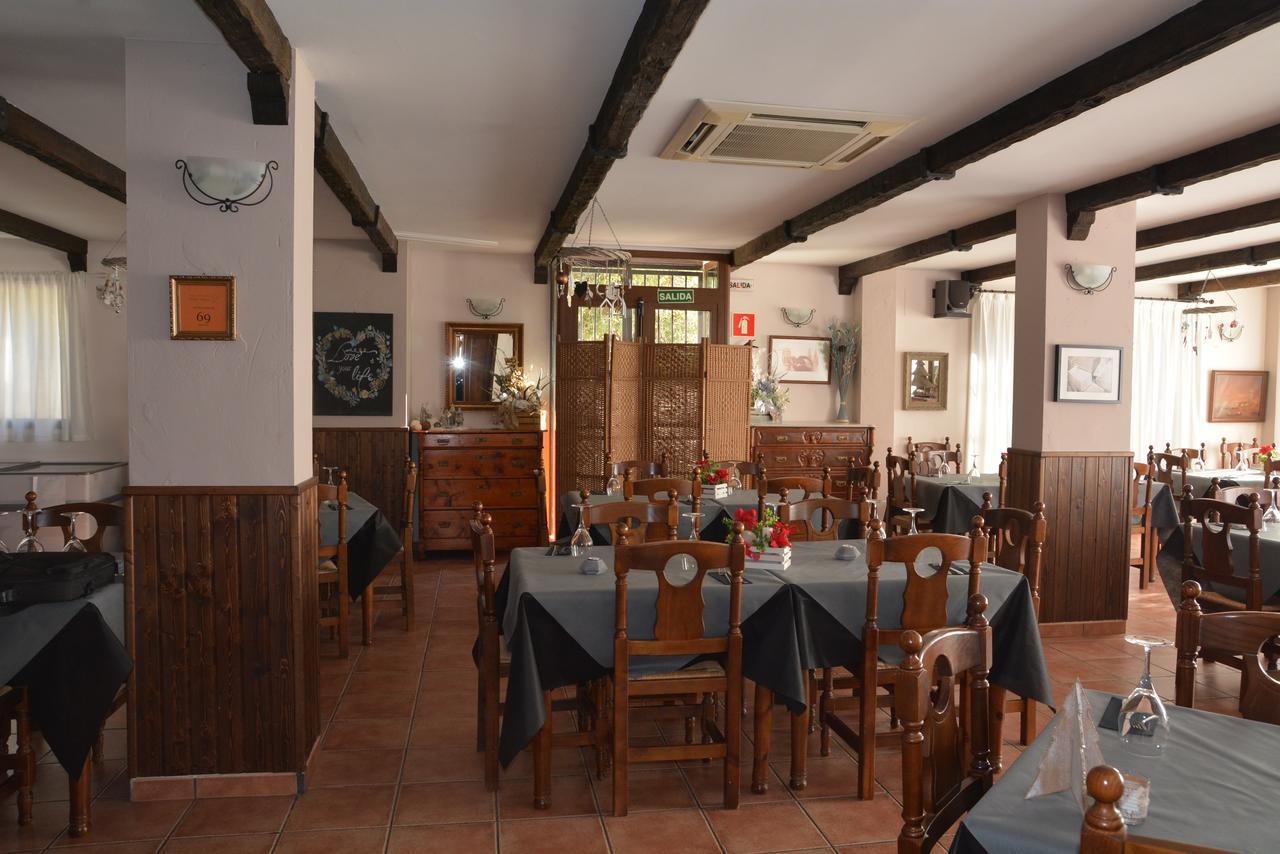 Hotel Restaurante Vinas Viejas Fuentes de Ayódar エクステリア 写真