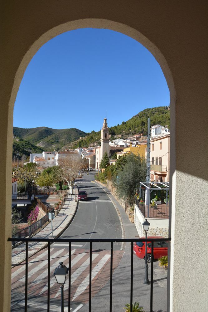 Hotel Restaurante Vinas Viejas Fuentes de Ayódar エクステリア 写真