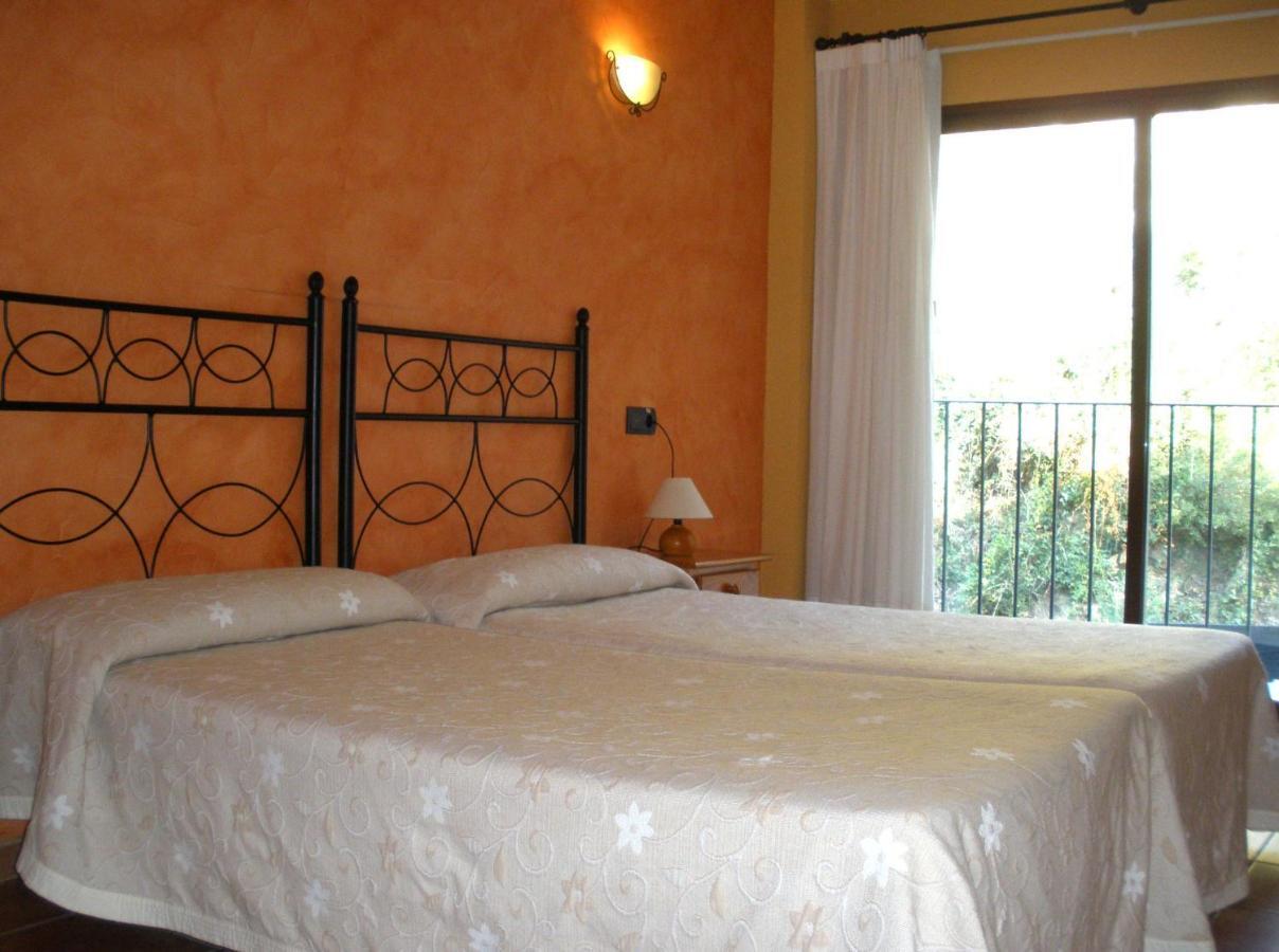 Hotel Restaurante Vinas Viejas Fuentes de Ayódar エクステリア 写真