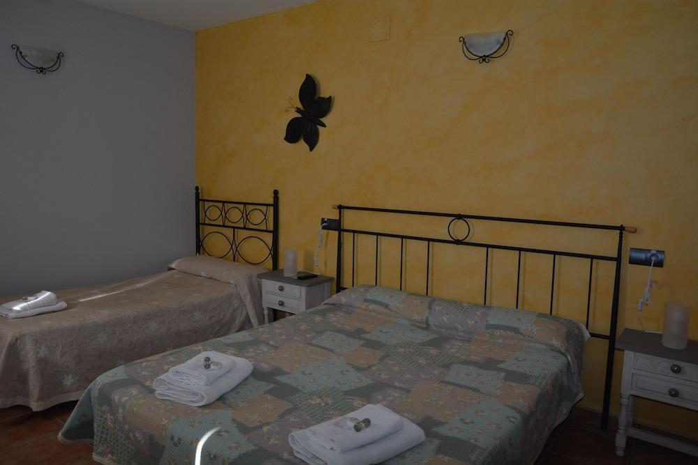 Hotel Restaurante Vinas Viejas Fuentes de Ayódar エクステリア 写真